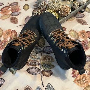 Keds sneaker boot. Super cute! Size 10. Leather laces